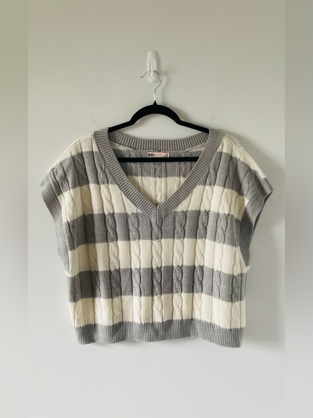SO Striped Cable-Knit V-Neck Cropped Boxy Sweater Vest XL Academia Preppy EUC
